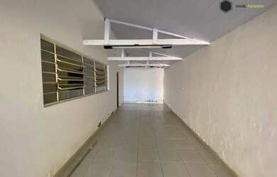 Imagem: A casa possui 2 Dormitórios, 2 Banheiros, 2 Vagas na garagem