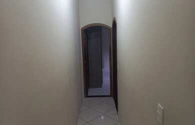 Imagem: A casa possui 4 Dormitórios, 3 Banheiros, 4 Vagas na garagem