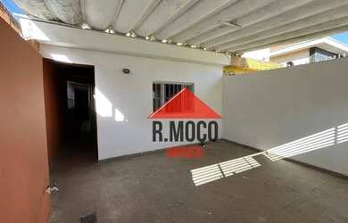 Imagem: A casa possui 3 Dormitórios, 3 Banheiros, 2 Vagas na garagem