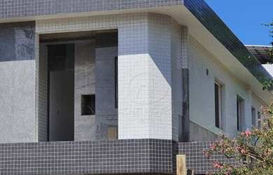 Imagem: A casa possui 3 Dormitórios, 2 Banheiros, 1 Vaga na garagem