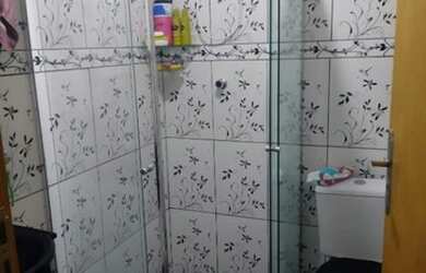 Imagem: A casa possui 4 Dormitórios, 2 Banheiros, 1 Vaga na garagem