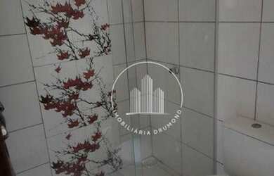 Imagem: A casa possui 3 Dormitórios, 3 Banheiros, 2 Vagas na garagem