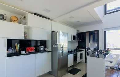 Imagem: O apartamento possui 1 Dormitório, 2 Banheiros, 3 Vagas na