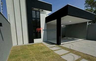 Imagem: A casa possui 3 Dormitórios, 2 Banheiros, 2 Vagas na garagem