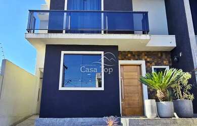 Imagem: A casa possui 3 Dormitórios, 3 Banheiros, 2 Vagas na garagem