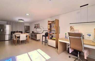 Imagem: A casa possui 5 Dormitórios, 4 Banheiros, 5 Vagas na garagem