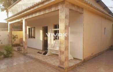 Imagem: A casa possui 2 Dormitórios, 2 Banheiros, 3 Vagas na garagem