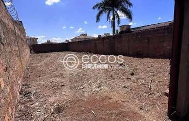 Imagem: O terreno possui 300m² de Área, Imóvel novo e está localizado