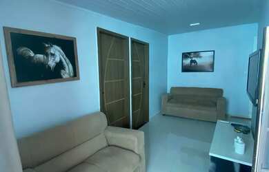 Imagem: A casa possui 2 Dormitórios, 2 Banheiros, 1 Vaga na garagem