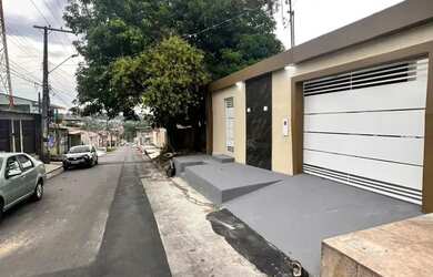 Imagem: A casa possui 3 Dormitórios, 3 Banheiros, 3 Vagas na garagem