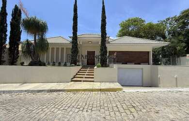 Imagem: A casa em condomínio possui 4 Dormitórios, 5 Banheiros, 5