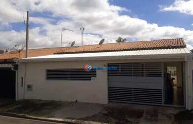 Imagem: A casa possui 2 Dormitórios, 1 Banheiro, 3 Vagas na garagem