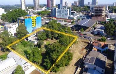 Imagem 3: Oportunidade Única no Centro de Foz do Iguaçu Terreno Amplo em Localização...