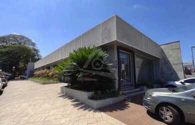 Imagem: O depósito possui 3 Vagas na garagem, 450m² de Área e está