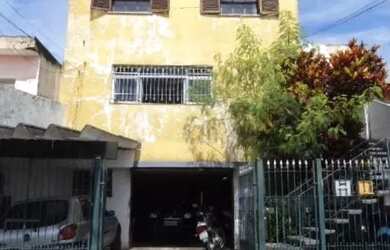 Imagem: A casa possui 4 Dormitórios, 4 Banheiros, 5 Vagas na garagem