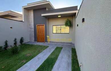 Imagem: A casa possui 3 Dormitórios, 3 Banheiros, 130m² de Área