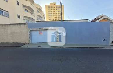 Imagem: A casa possui 4 Dormitórios, 1 Banheiro, 1 Vaga na garagem