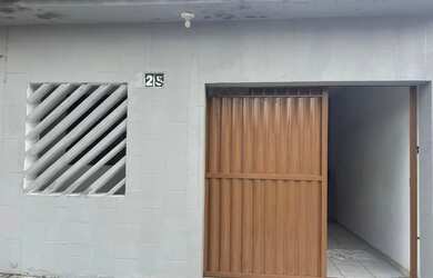 Imagem: A casa possui 2 Dormitórios, 1 Banheiro, 82m² de Área, Imóvel