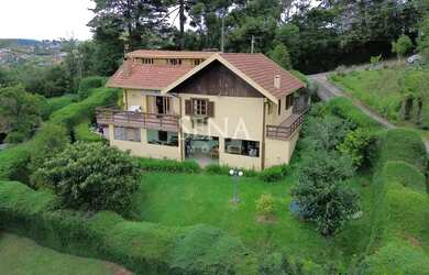 Imagem: A casa em condomínio possui 5 Dormitórios, 3 Banheiros, 5