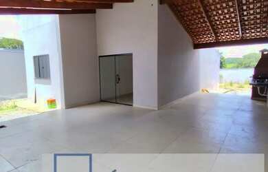 Imagem: A casa possui 3 Dormitórios, 2 Banheiros, 4 Vagas na garagem