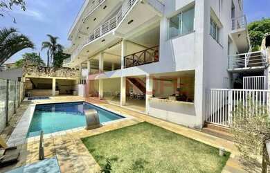 Imagem: A casa em condomínio possui 5 Dormitórios, 5 Banheiros, 5