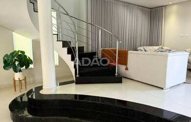 Imagem: A casa em condomínio possui 4 Dormitórios, 5 Banheiros, 4