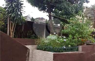 Imagem: O terreno possui 400m² de Área e está localizado em Vila