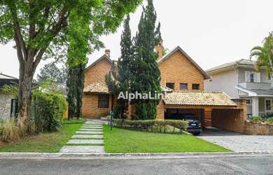 Imagem: A casa em condomínio possui 4 Dormitórios, 5 Banheiros, 5