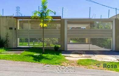 Imagem: A casa possui 3 Dormitórios, 3 Banheiros, 2 Vagas na garagem