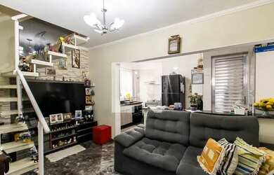 Imagem: A casa possui 4 Dormitórios, 3 Banheiros, 1 Vaga na garagem