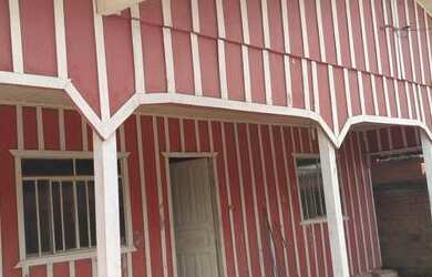 Imagem: A casa possui 4 Dormitórios, 2 Vagas na garagem e está localizado