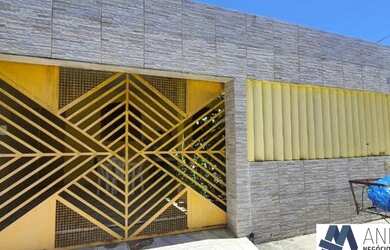 Imagem: A casa possui 3 Dormitórios, 3 Banheiros, 2 Vagas na garagem