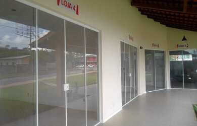 Imagem: O depósito possui 5 Vagas na garagem, 30m² de Área e está