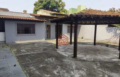 Imagem: A casa possui 5 Dormitórios, 4 Banheiros, 4 Vagas na garagem