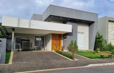 Imagem: A casa em condomínio possui 3 Dormitórios, 4 Banheiros, 2