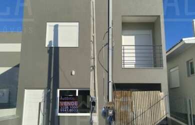 Imagem: A casa possui 3 Dormitórios, 1 Banheiro, 1 Vaga na garagem