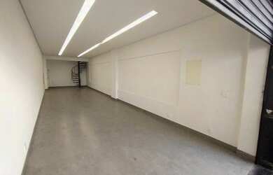 Imagem: O depósito para alugar possui e está localizado em Santa