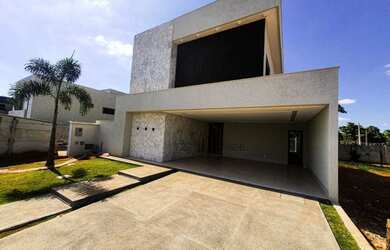 Imagem: A casa em condomínio possui 4 Dormitórios, 4 Banheiros, 4