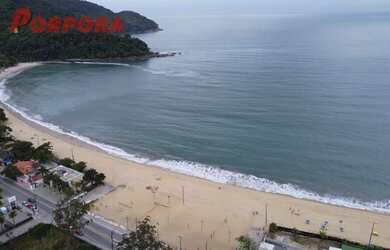 Imagem: A casa possui 2 Dormitórios, 1 Banheiro, 5 Vagas na garagem