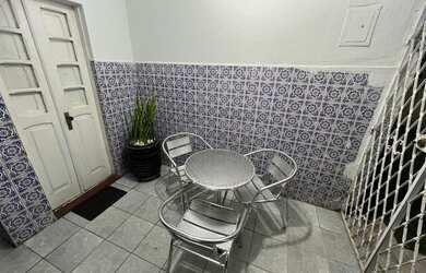 Imagem: A casa possui 4 Dormitórios, 1 Banheiro, 5 Vagas na garagem