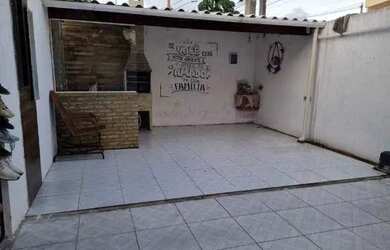 Imagem: A casa possui 2 Dormitórios, 2 Banheiros, 2 Vagas na garagem