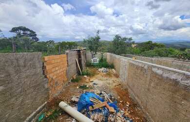 Imagem: A casa possui 3 Dormitórios, 3 Banheiros, 3 Vagas na garagem