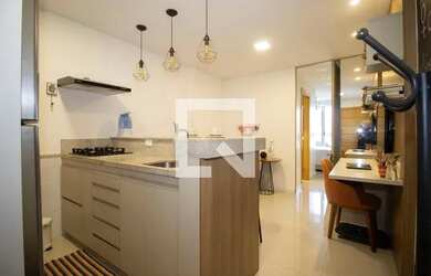 Imagem: O apartamento possui 1 Dormitório, 1 Banheiro, 1 Vaga na garagem