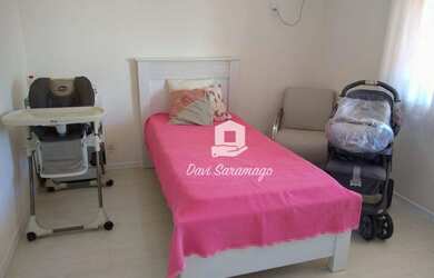 Imagem: A casa possui 4 Dormitórios, 5 Banheiros, 2 Vagas na garagem