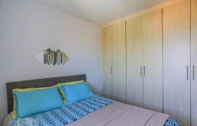 Imagem: O apartamento possui 2 Dormitórios, 1 Banheiro, 1 Vaga na garagem