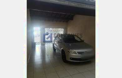 Imagem: A casa possui 4 Dormitórios, 4 Banheiros, 4 Vagas na garagem