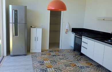 Imagem 7: Casa com 4/4 - venda por R$ 1.600.000 ou aluguel por R$ 7.000/mês