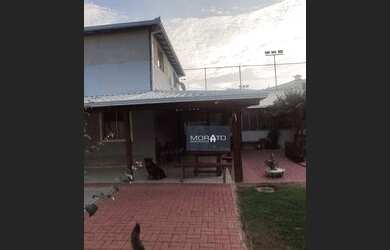 Imagem: A casa possui 5 Dormitórios, 3 Banheiros, 5 Vagas na garagem