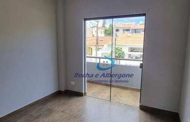 Imagem: A casa possui 3 Dormitórios, 4 Banheiros, 5 Vagas na garagem