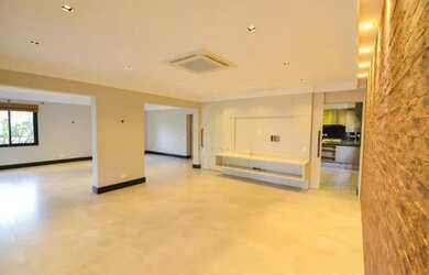 Imagem: A casa em condomínio possui 4 Dormitórios, 5 Banheiros, 4